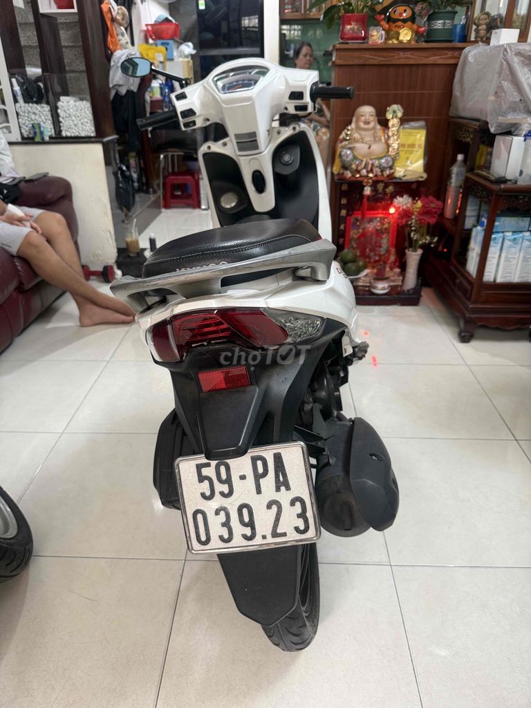 Bán Xe Kymco Candy 50cc màu trắng. Mua bán Xe máy tại Quận 3 Tp Hồ Chí Minh được đăng bởi Trần Thị Phương hình 5
