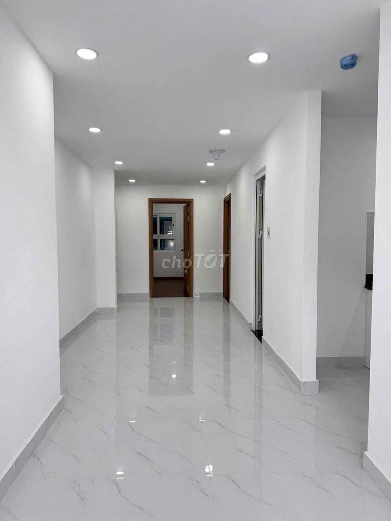 HOT-61m2-2pn 2wc-Vào Ở Ngay- Máy Lạnh, Tủ lạnh, Nước nóngGiường Bancon