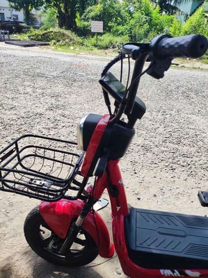 Xe đạp điện màu đỏ mới tinh. Mua bán Xe điện tại Thành phố Vĩnh Long Vĩnh Long được đăng bởi cong