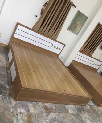 Giường 3 chấm màu vàng. Mua bán Tủ, kệ gia đình tại Quận Tân Phú Tp Hồ Chí Minh được đăng bởi Hong Le
