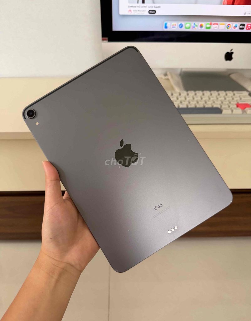 Apple iPad Pro 11 2018 256GB Xám 97%. Mua bán Máy tính bảng tại Quận Tân Bình Tp Hồ Chí Minh được đăng bởi Hoàng Dũng hình 1