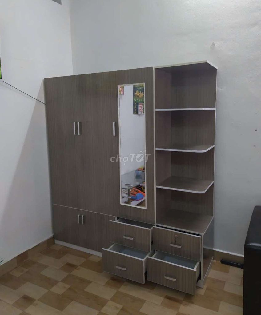 TỦ NHỰA 3 CÁNH 1 KỆ MÀU XÁM VÂN GỖ GƯƠNG NGOÀI . Mua bán Tủ, kệ gia đình tại Thành phố Thủ Dầu Một Bình Dương được đăng bởi Tủ nhựa đài loan hoàng quân hình 1