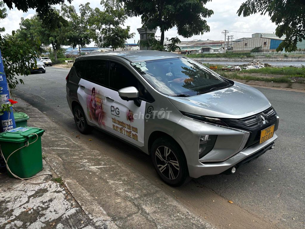 Mitsubishi Xpander, 7 мест, серебристый