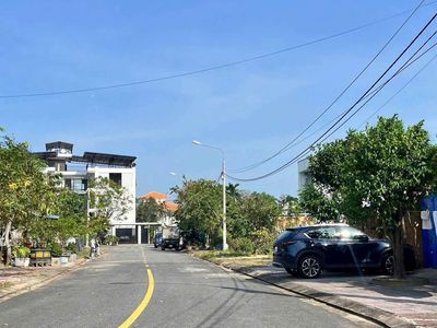 Lô *** giữa 2 trường ĐH FPT và PCT, giáp ranh Đà Nẵng