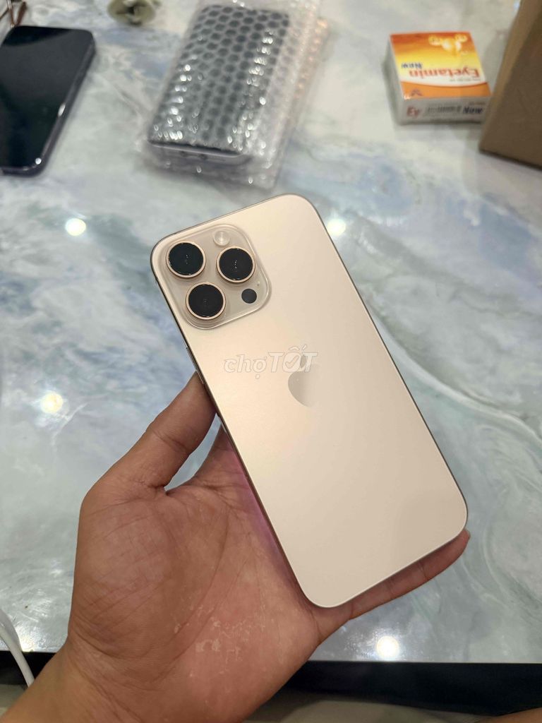 Apple iPhone 16 Pro Max 256GB Vàng 99%. Mua bán Điện thoại tại Quận Ngũ Hành Sơn Đà Nẵng được đăng bởi Nghĩa  hình 1