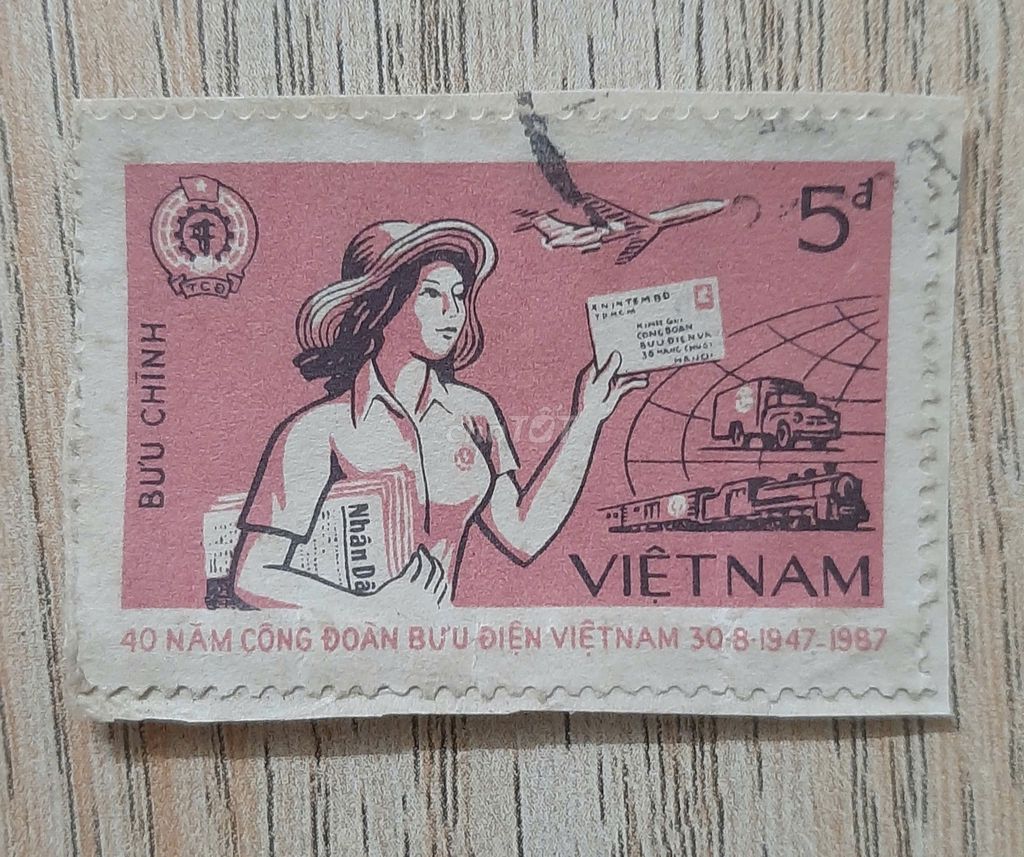 Tem Xưa (1987); Họa Tiết Nữ Bưu Tá.