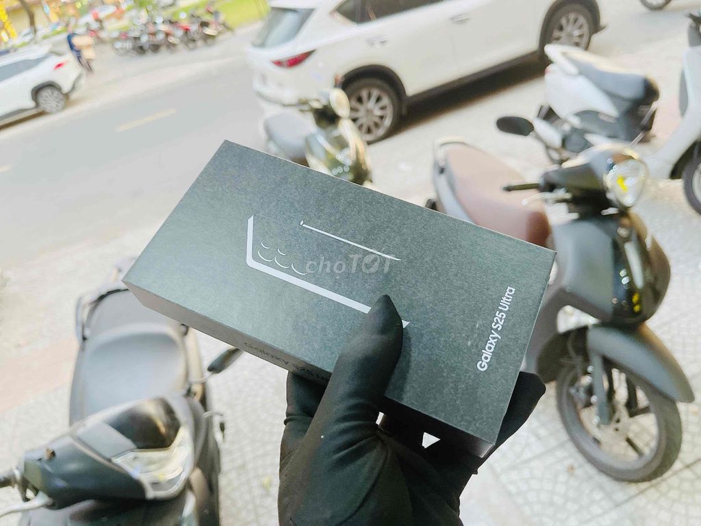 Samsung S25 Ultra đen tuyền 256G VN newseal 100%. Mua bán Điện thoại tại Quận Hải Châu Đà Nẵng được đăng bởi Hoàng Anh Tuấn hình 1