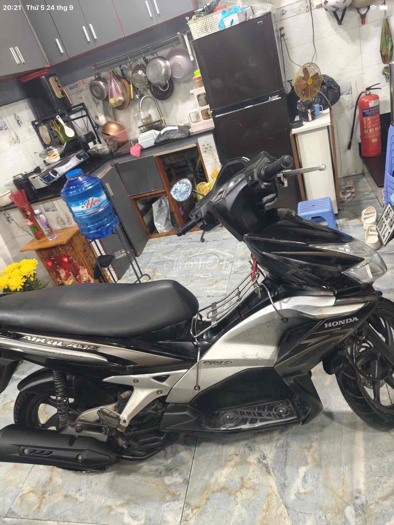 Honda Air Blade đời 2010 Fi Đen cho ae chạy grap