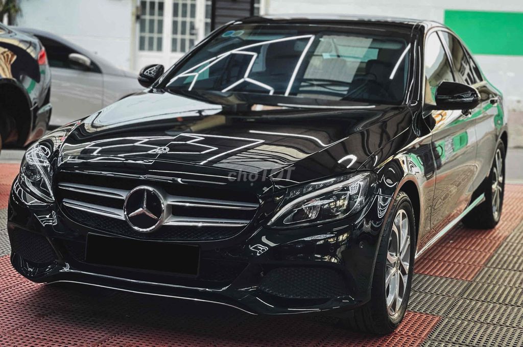 Mercedes C200 Model 2019 - 1 đời chủ cần bán.