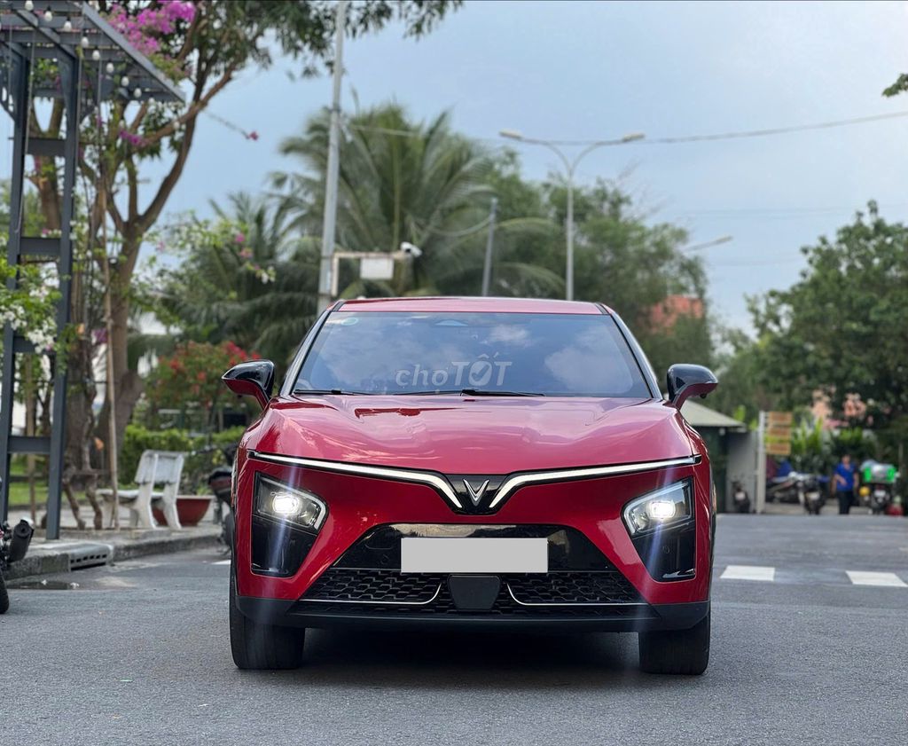 VinFast VF7 Eco 2026, пробег 13 000 км, тюнинг на 100 млн