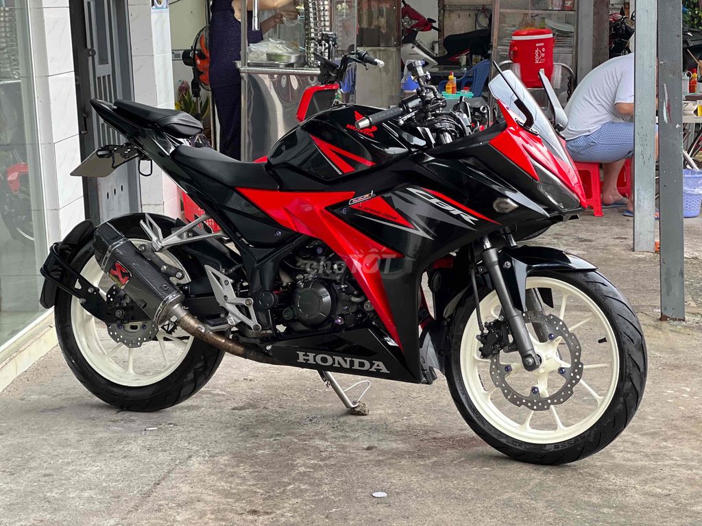 Cần bán Honda Cbr150r 2019 Biển SG 9 chủ