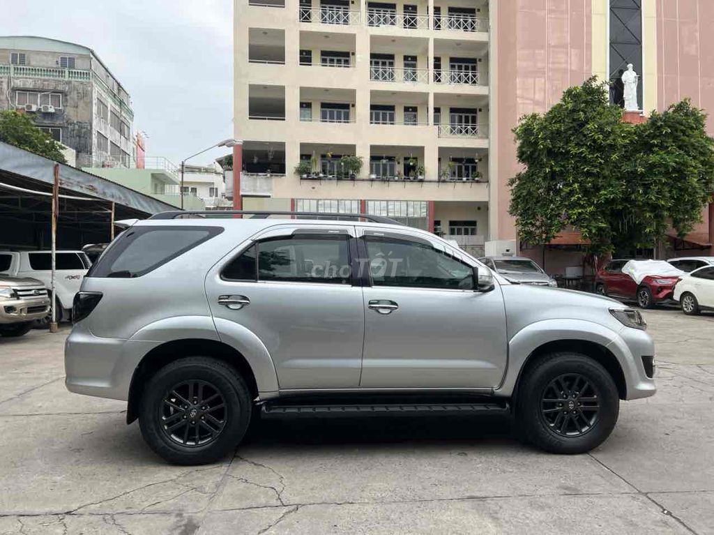 Toyota Fortuner 2015 2.7V 4x2 - 75000 km