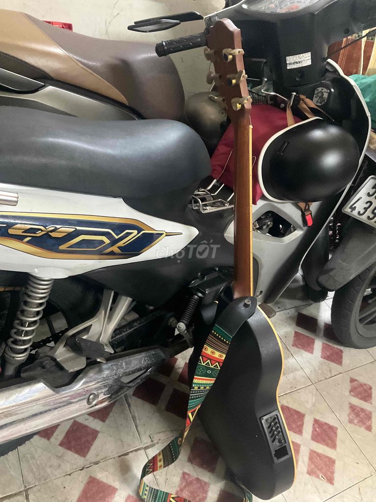 Đàn guitar Hàn Quốc Có EQ Nâu. Mua bán Nhạc cụ tại Quận 11 Tp Hồ Chí Minh được đăng bởi Nguyen Thanh hình 1