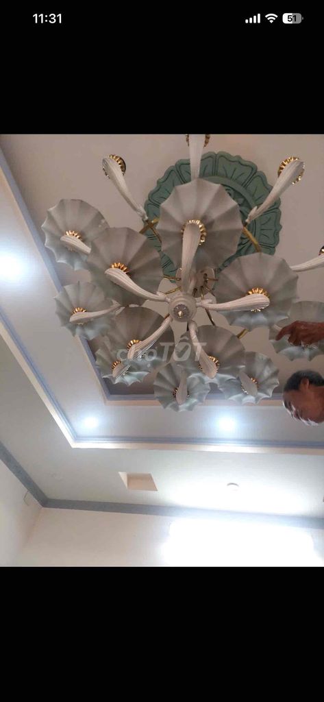 Đèn chùm phòng khách Trắng, Vàng đồng. Mua bán Đèn tại Quận Tân Bình Tp Hồ Chí Minh được đăng bởi Hường hình 1