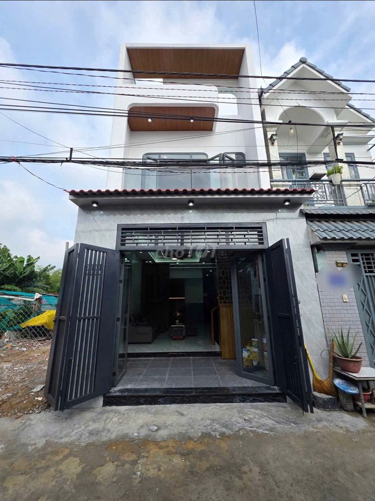 Nhà Dĩ An, đường ô tô, 3 phòng ngủ có phòng thờ,2 nhà vệ sinh