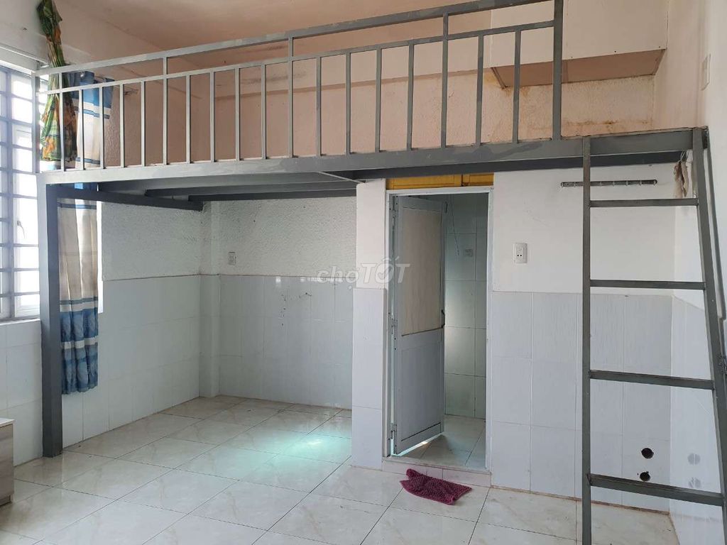 Phòng mặt tiền lầu 1, 30m2,Nhà riêng biệt, k chung chủ, thoáng mát