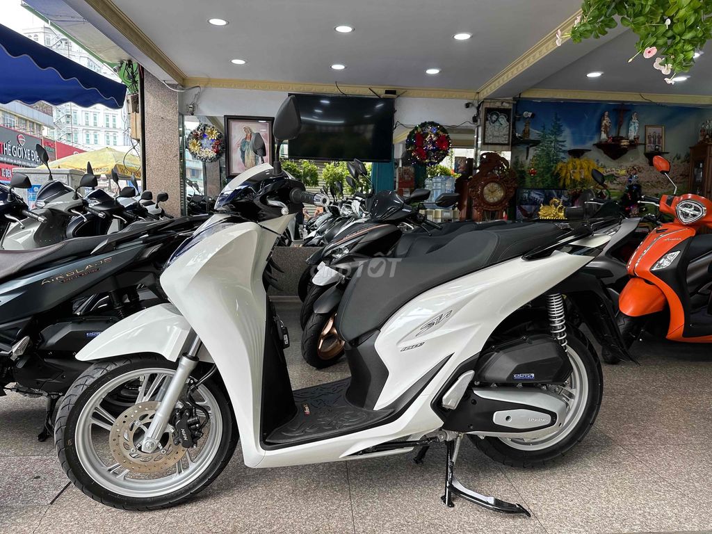 Honda SH 160i 10/2024 Trắng BSTP Chính Chủ