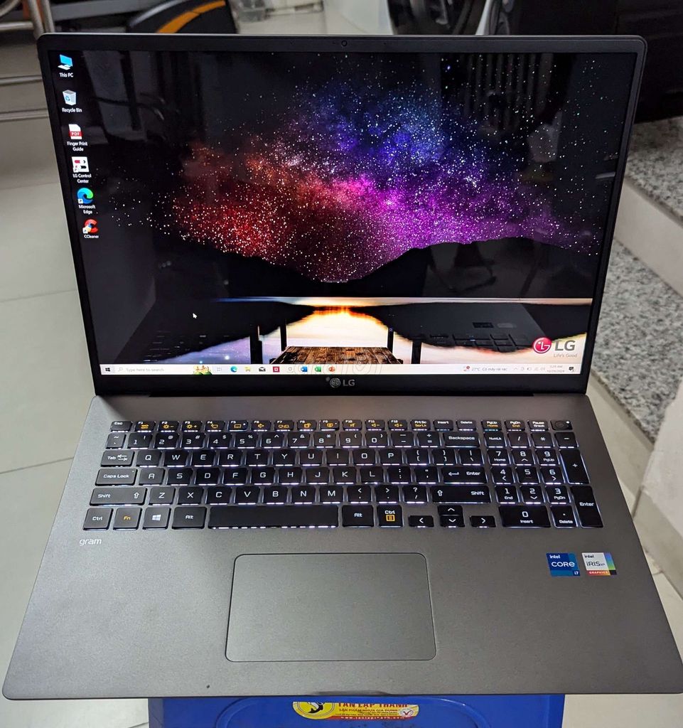 Laptop Gram 17 inches i7 Ram 16 pin siêu lâu