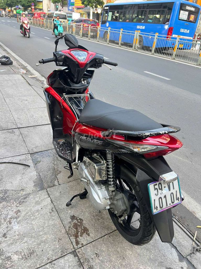 Honda air blade 2012 mới 90% biển số thành phố. Mua bán Xe máy tại Quận Tân Phú Tp Hồ Chí Minh được đăng bởi Tuanduy hình 3