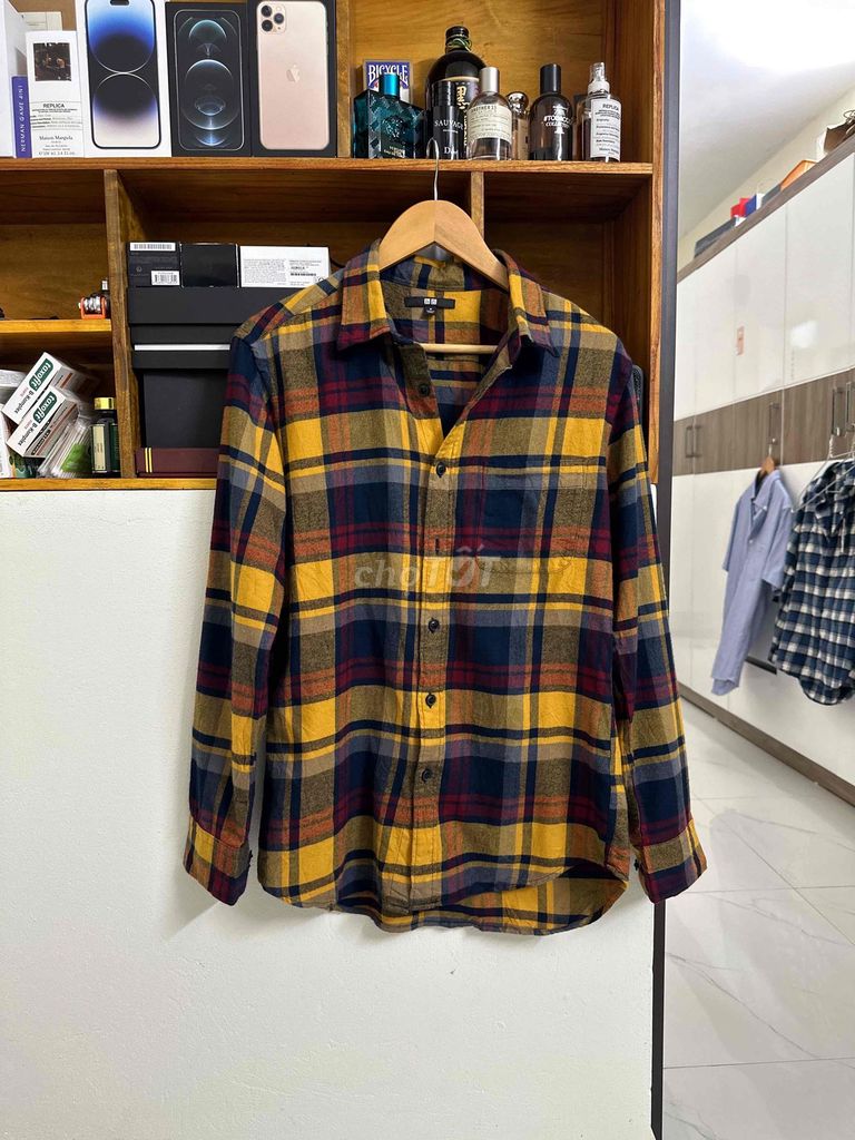 Pass Áo sơ mi Uniqlo phối màu đẹp đét. size M. Mua bán Quần áo tại Quận Hà Đông Hà Nội được đăng bởi Hùng Mán hình 1