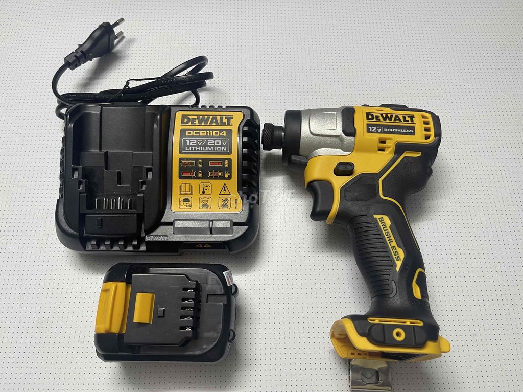 Bộ chuyên vít Dewalt DCF801 kèm pin, sạc nhanh