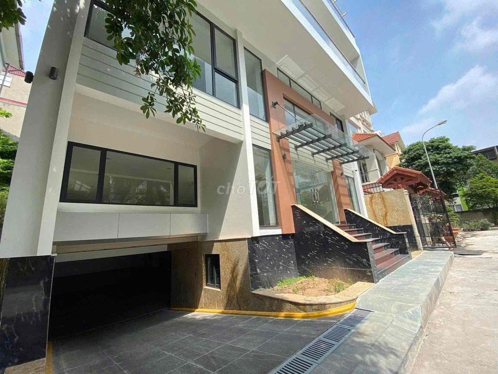 Mặt bằng, Văn Phòng Mễ Trì Hạ. DT 380m2, 55 triệu