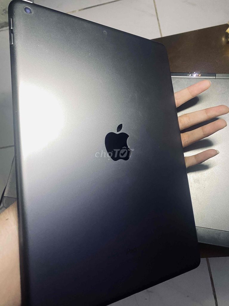 Pass Ipad Gen9 64Gb Wifi Đen - Ko box ko sạc. Mua bán Máy tính bảng tại Quận 7 Tp Hồ Chí Minh được đăng bởi Dương Tuyết Lâm hình 1