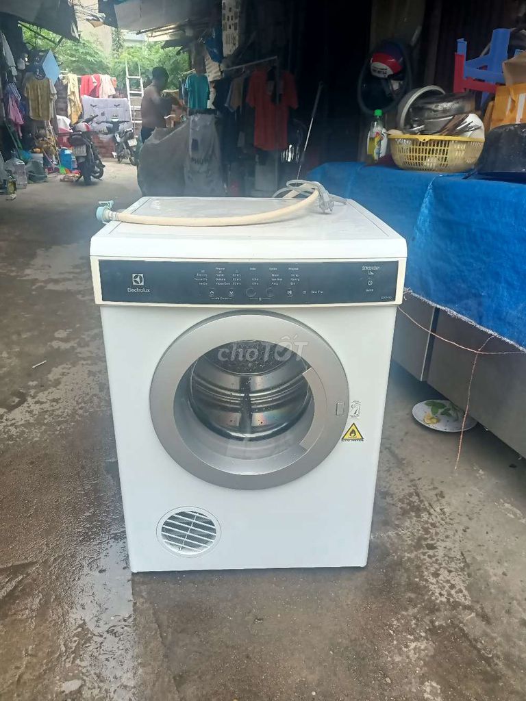 máy sấy quần áo Electrolux 7,5 kg còn mới