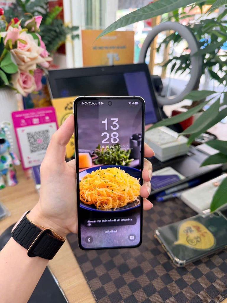 Samsung Galaxy Z Flip 5 8/256G có ship a. Mua bán Điện thoại tại Thành phố Thủ Đức Tp Hồ Chí Minh được đăng bởi Minh phương hình 1