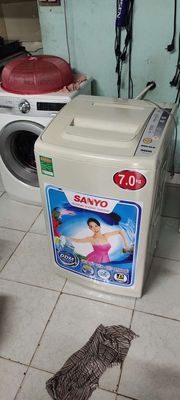 Cần thanh lý máy giặt Sanyo 7 kg xài rất OK