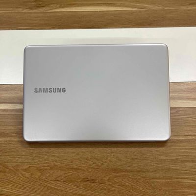 Samsung NT900 Core i5 8265U / 8GB / 256GB / 13FHD. Mua bán Laptop tại Quận Bình Tân Tp Hồ Chí Minh được đăng bởi Laptop An Bình