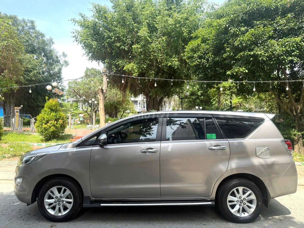Toyota Innova 2018 Nâu vàng Số sàn. Mua bán Ô tô tại Quận 5 Tp Hồ Chí Minh được đăng bởi Triệu Phú  hình 1