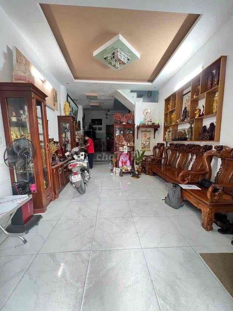 ЛЮК 4,65 М - ГАРАЖ - РЯДОМ СО СМАРТОМ - 6. X МИЛЛИАРДОВ