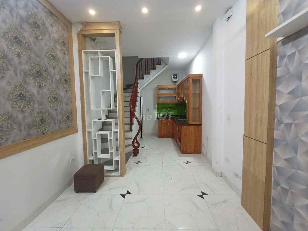 Bán nhà Nguyễn Chính, Hoàng Mai, 30m2, gần ô tô,  giá chỉ 5.95 tỷ.