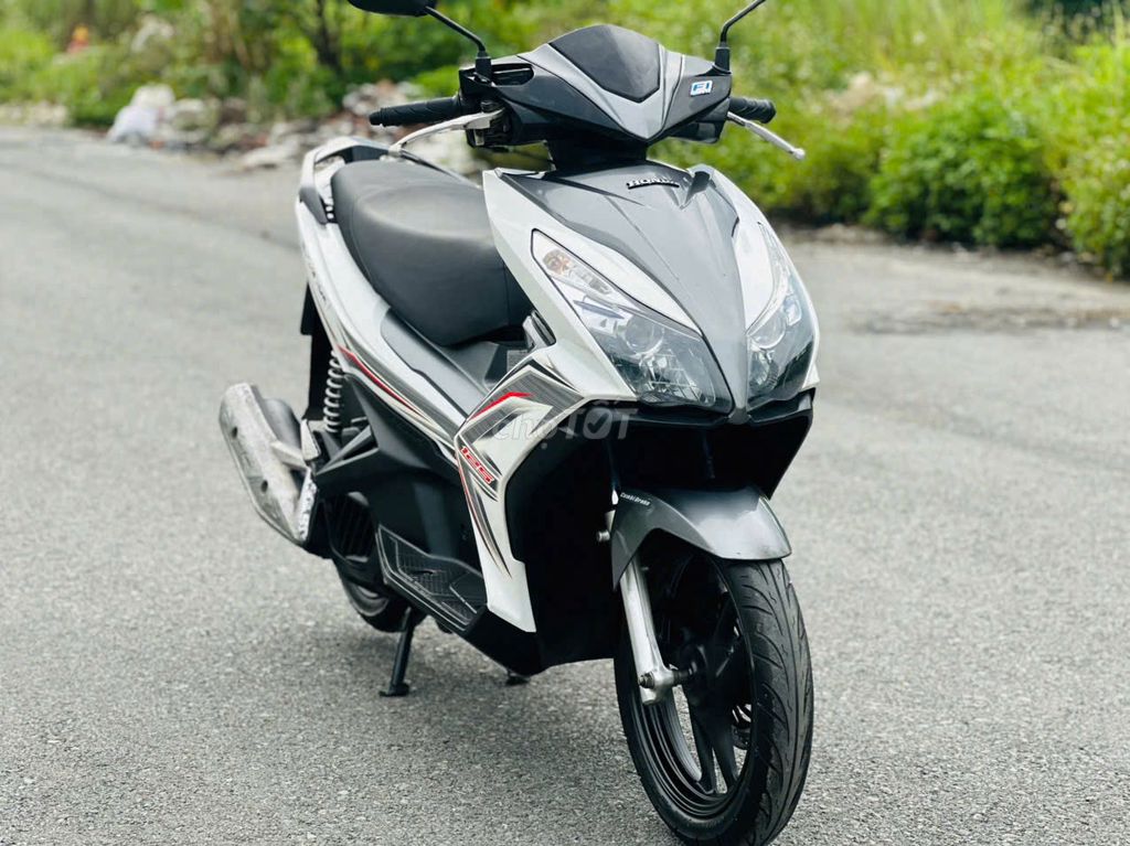 Honda Air blade 125 Fi trắng xám nguyên zin biển29. Mua bán Xe máy tại Quận Cầu Giấy Hà Nội được đăng bởi Trí Thành hình 3