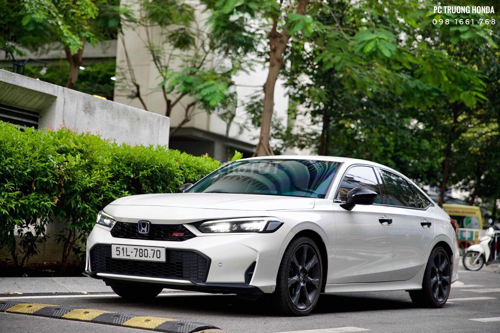 CIVIC RS HEV 2025 CAO CẤP NHẤT,  LƯỚT MỚI NHẤT VN. Mua bán Ô tô tại Quận 10 Tp Hồ Chí Minh được đăng bởi PC Trương hình 2