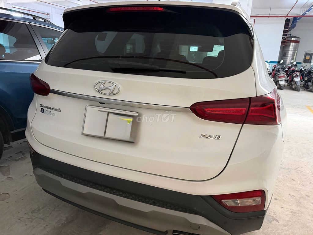 Hyundai Santa Fe дизель 2.2L-4x2 2020 белый 7 мест