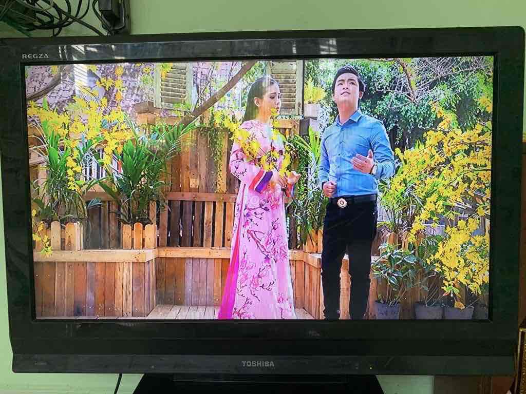 Bán TV TOSHIBA 46in mỏng nguyên zin đẹp long lanh.