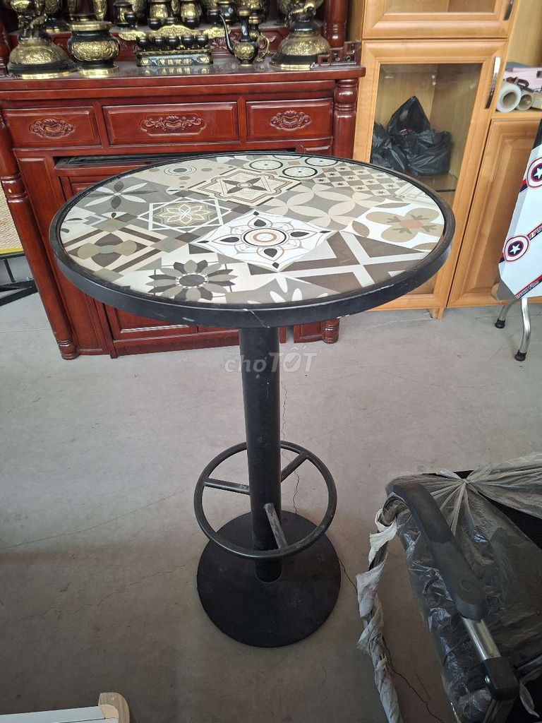 Bàn bar chân sắt mặt gạch men. Mua bán Bàn ghế tại Thành phố Biên Hòa Đồng Nai được đăng bởi Bùi Huyền hình 1