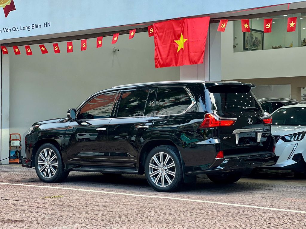 Lexus LX570 Trung Đông 2017 nội thất kem, bền sang. Mua bán Ô tô tại Quận Long Biên Hà Nội được đăng bởi Long Biên Cars hình 4