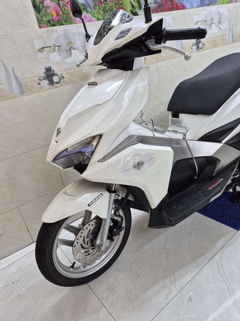 Airblade 125 trắng xám 2016 bstp. Mua bán Xe máy tại Quận 8 Tp Hồ Chí Minh được đăng bởi 475 Tùng Thiện Vương Q8 hình 5