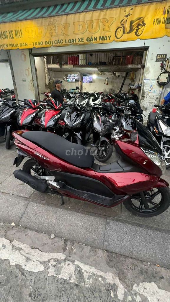 Хонда PCX 125 2012 красная 90%
