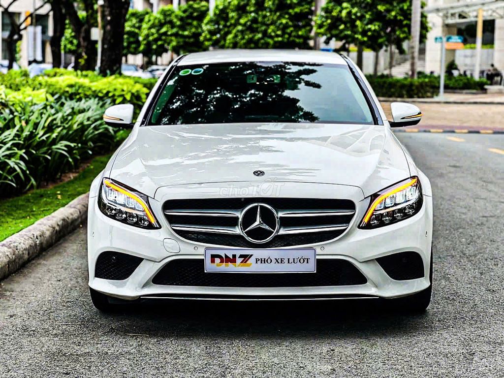 Mercedes Benz C180 AMG 2021 màu trắng kem-20000 km