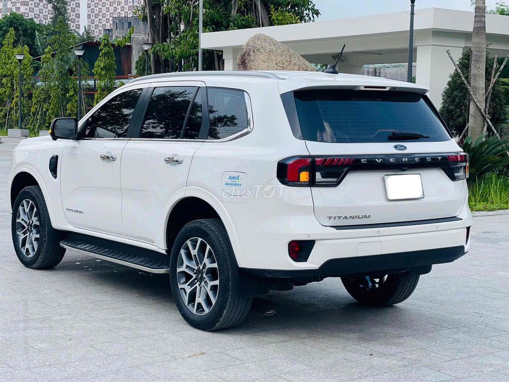 Ford Everest 2024 Titanium 2.0L 4x2 AT - 7600 km. Mua bán Ô tô tại Quận Tân Bình Tp Hồ Chí Minh được đăng bởi Trần Hoàng Long hình 4