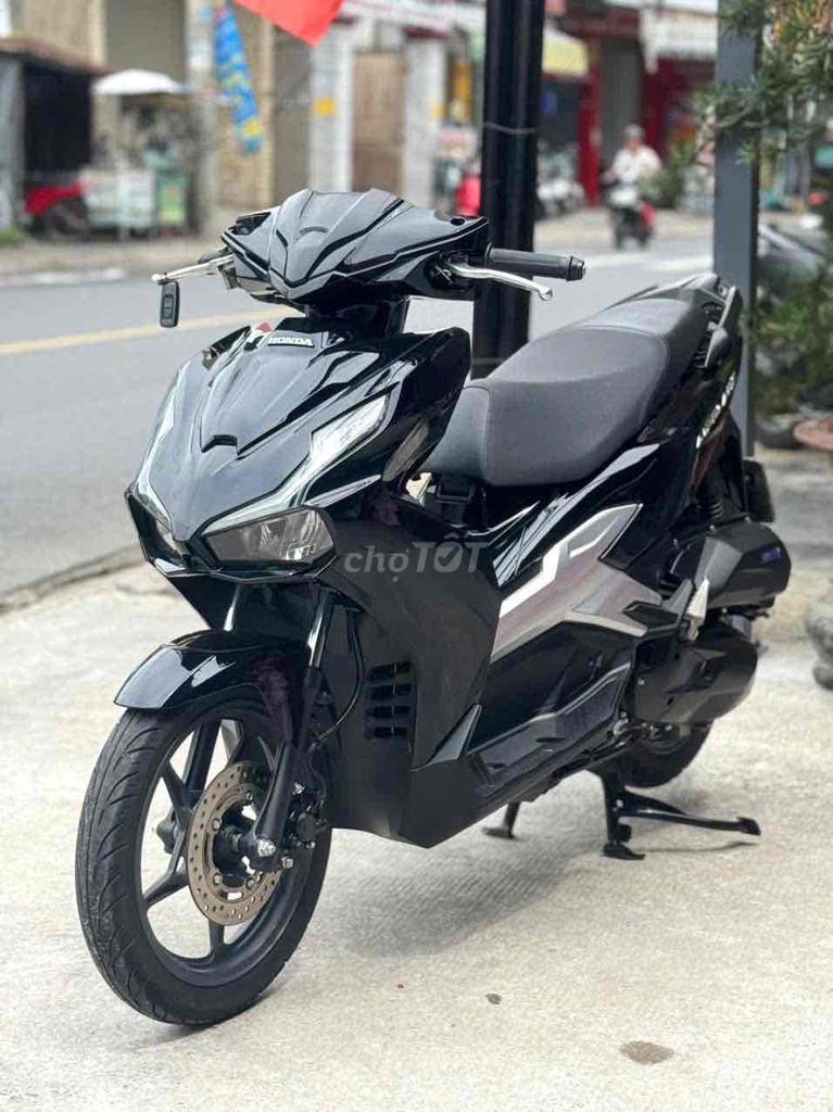 Honda Air Blade 125 2024 черный глянцевый от собственника