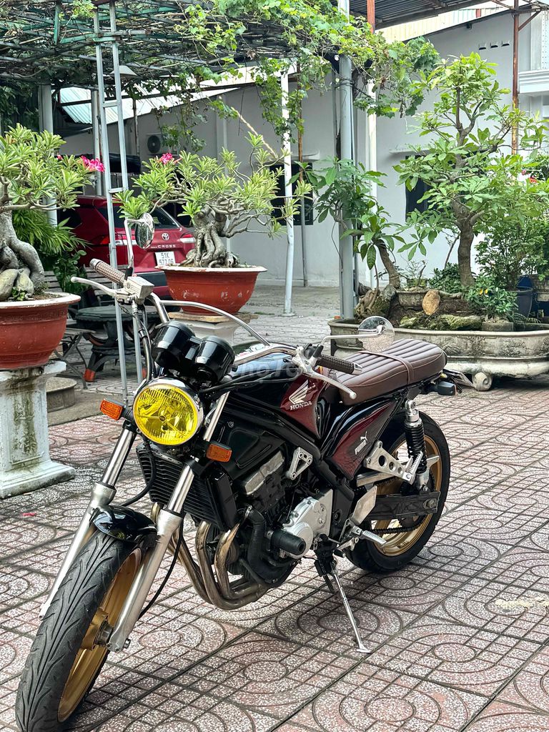 Honda CB400 черный, красный, 4 цилиндра