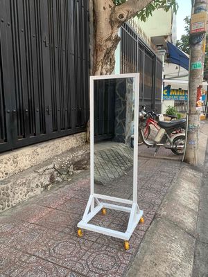 Gương đứng cao 1,5m nhôm như hình. Mua bán Nội thất, đồ gia dụng khác tại Thành phố Thủ Đức Tp Hồ Chí Minh được đăng bởi Nguyễn Phi Giao