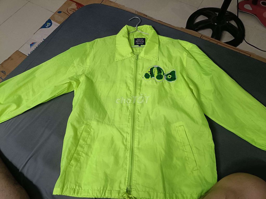 Áo khoác màu chói chang. Mua bán Quần áo tại Quận 7 Tp Hồ Chí Minh được đăng bởi vyvyshop hình 1