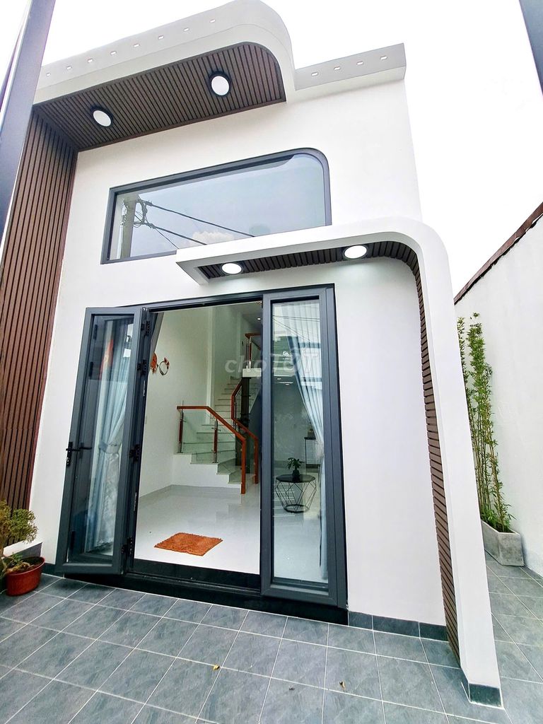 Nhà 2 tầng mới đẹp Nguyễn Ảnh Thủ 5.4x18m xây 4 PN, có sân trước
