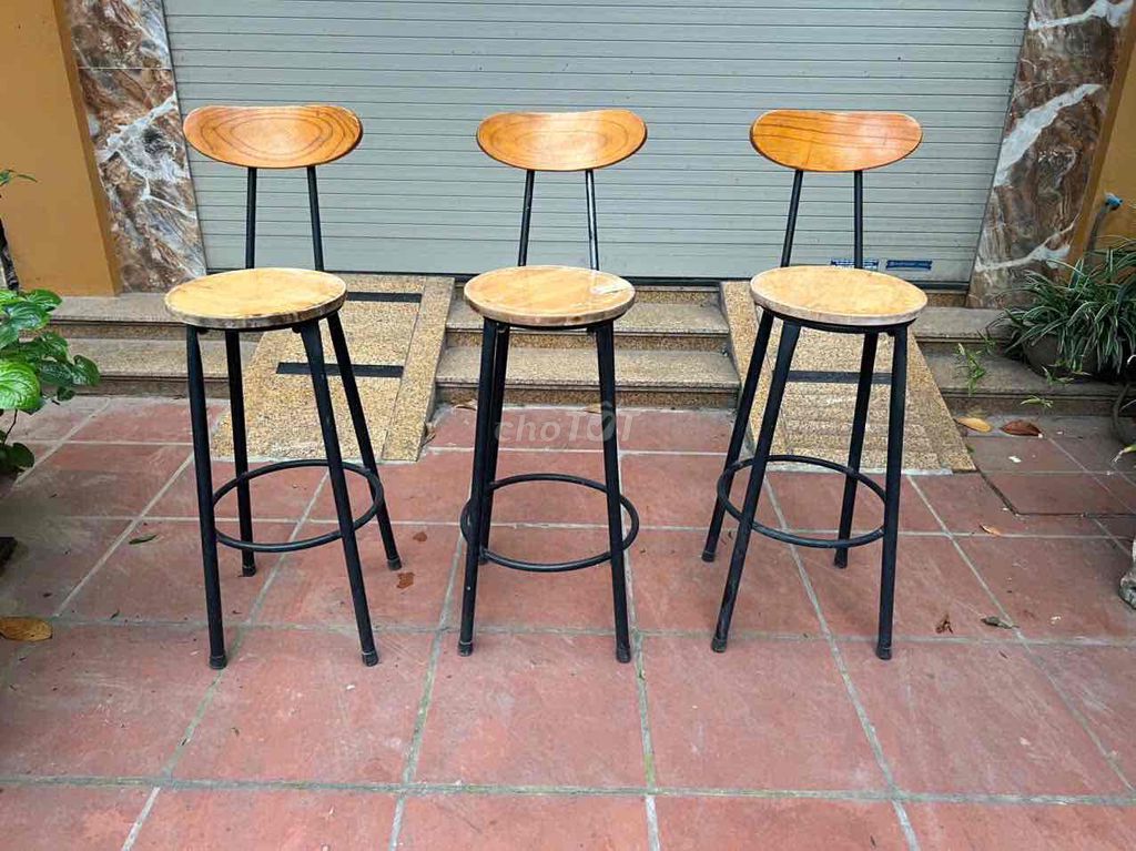 Ghế bar chân sắt mặt gỗ có tựa ( giá 1 cái). Mua bán Nội thất, đồ gia dụng khác tại Quận Hà Đông Hà Nội được đăng bởi HÀ HUYỀN hình 1